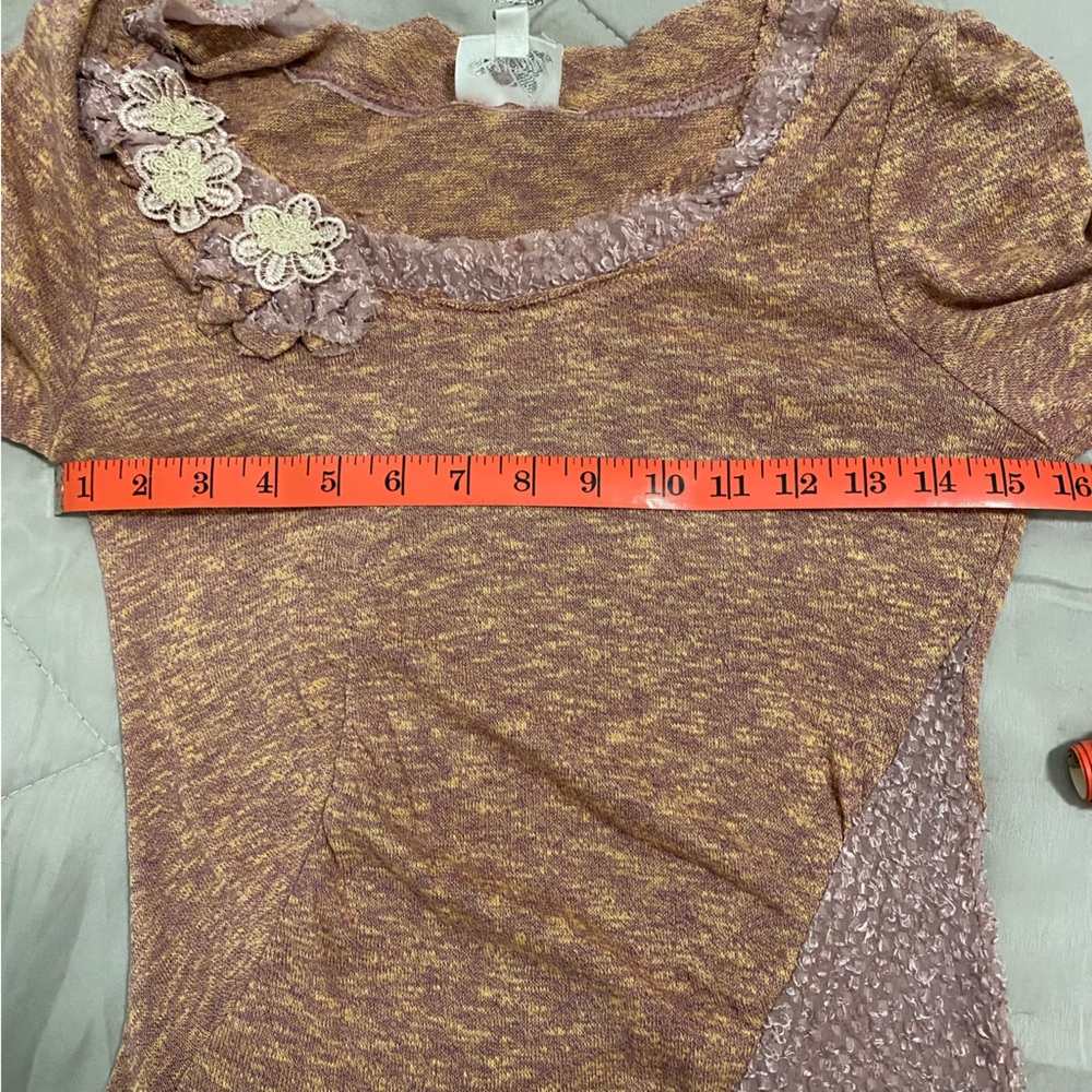 Luluvia Anthropologie Boho Heathered Knit Top with 3D Floral Lace Size M NWT - Picture 11 of 12